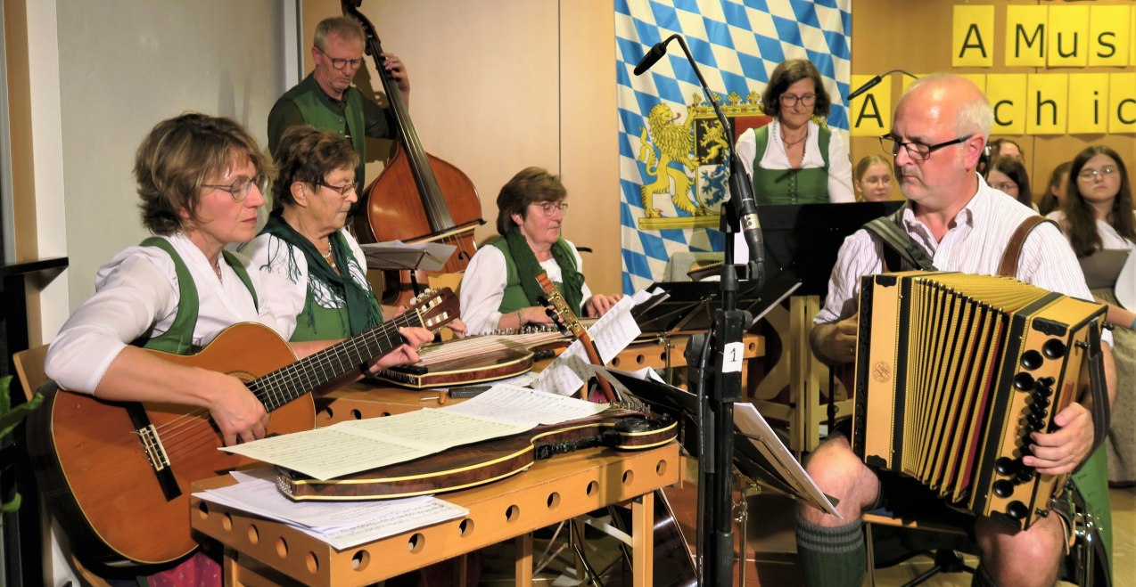 Musikanten beim Hoagartn Obertaufkirchen, © Gemeinde Obertaufkirchen Musikanten beim Hoagartn Obertaufkirchen, © Gemeinde Obertaufkirchen