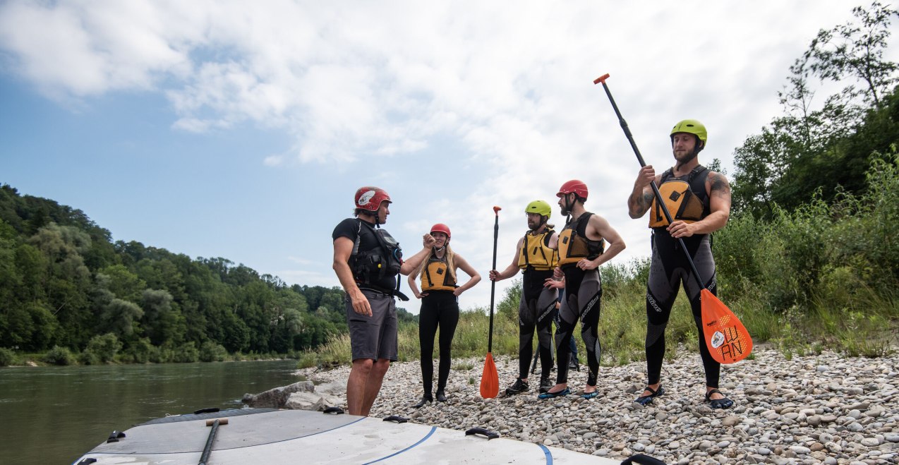SUP Schulung mit einer Gruppe, © Inn-Salzach Tourismus SUP Schulung mit einer Gruppe, © Inn-Salzach Tourismus