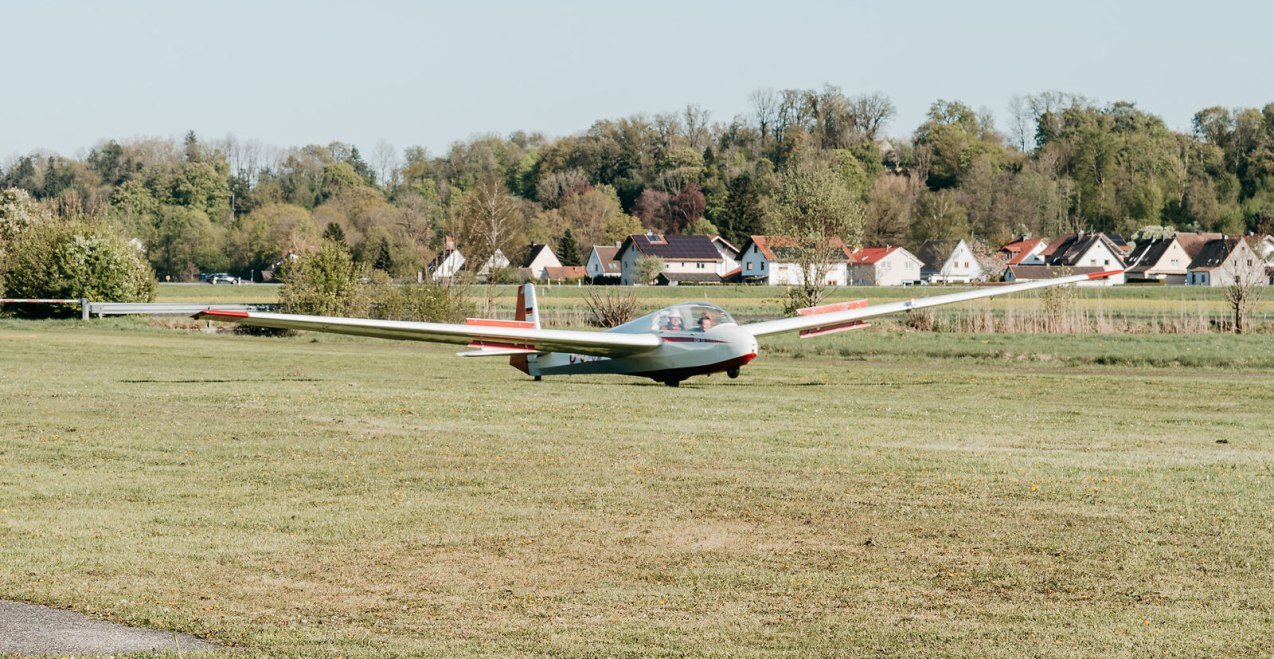 Segelflugzeug beim Starten auf dem Flugplatz Altötting, © Inn-Salzach Tourismus Segelflugzeug beim Starten auf dem Flugplatz Altötting, © Inn-Salzach Tourismus