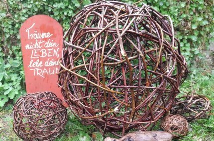 Kugel geflochten aus Weiden, © Christine Schwarzenbeck Kugel geflochten aus Weiden, © Christine Schwarzenbeck