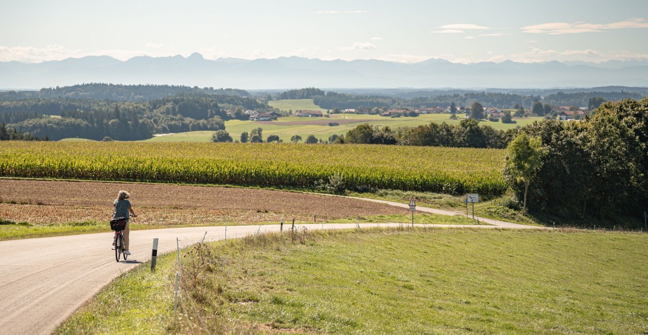Panoramaweg Radfahren, © Inn-Salzach Tourismus, Saskia Niedermeier Panoramaweg Radfahren, © Inn-Salzach Tourismus, Saskia Niedermeier