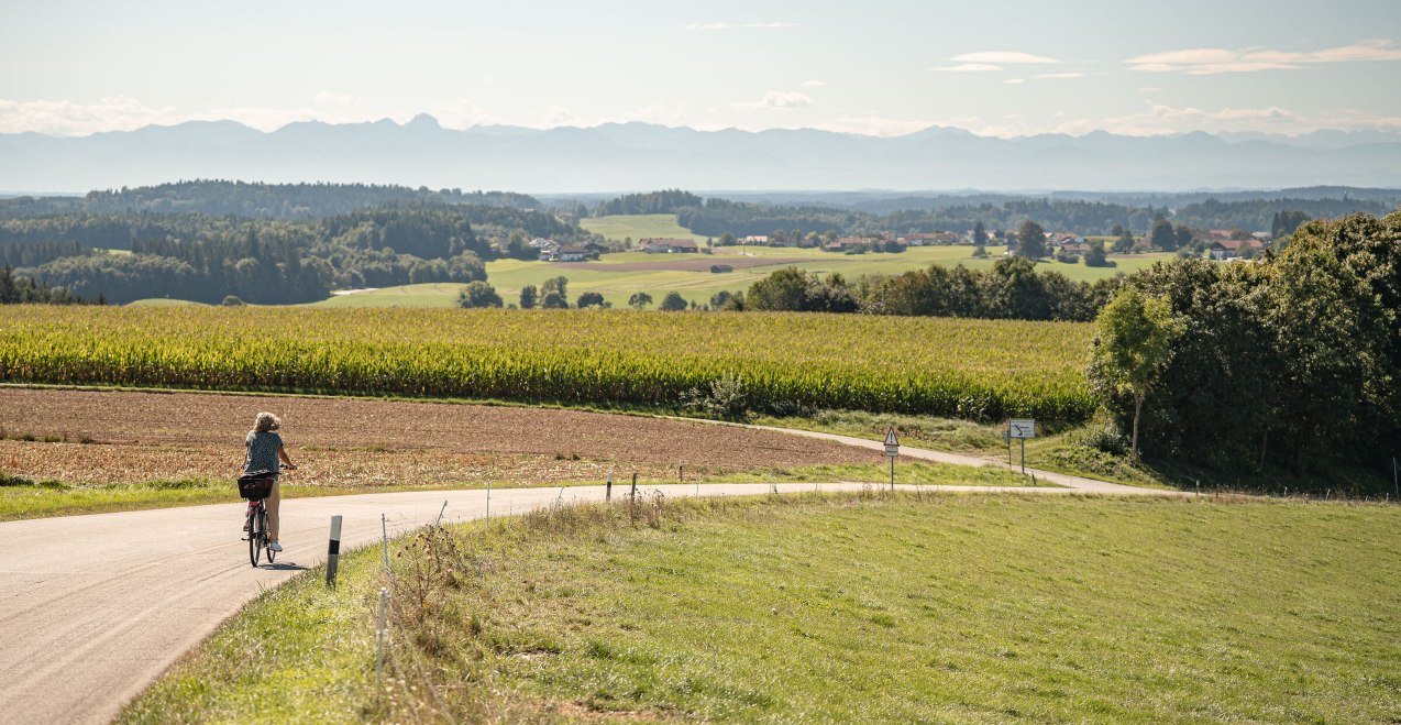 Panoramaweg Radfahren, © Inn-Salzach Tourismus, Saskia Niedermeier Panoramaweg Radfahren, © Inn-Salzach Tourismus, Saskia Niedermeier