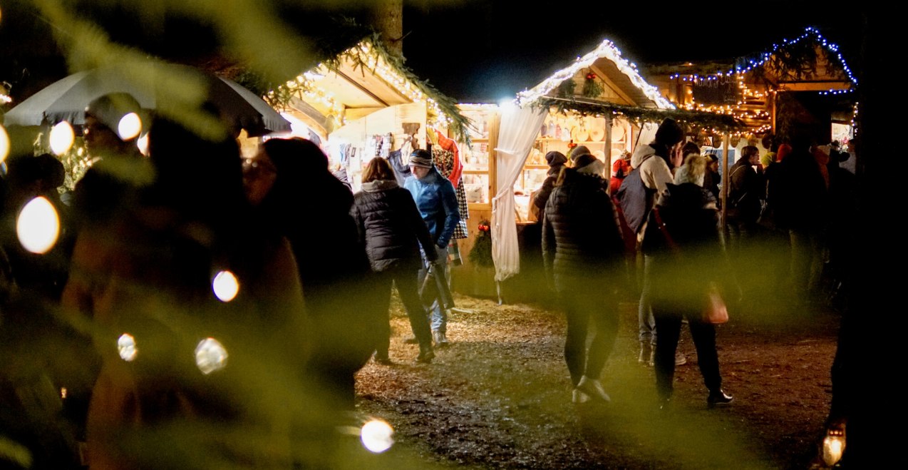 Halsbach Waldweihnacht Stände, © Inn-Salzach Tourismus Halsbach Waldweihnacht Stände, © Inn-Salzach Tourismus