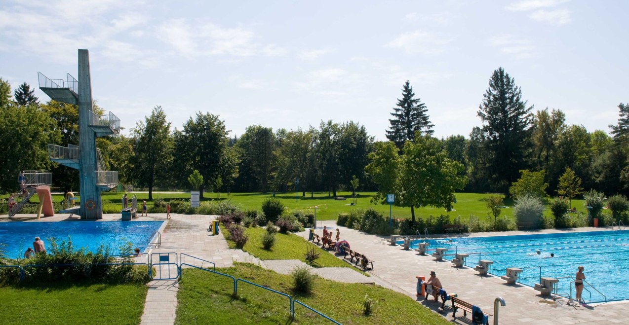 Freibad Garching a. d. Alz, © Landratsamt Altötting Freibad Garching a. d. Alz, © Landratsamt Altötting