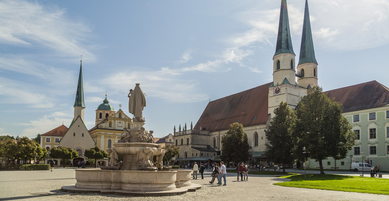 Altötting Kapellplatz mit Gnadenkapelle, © Inn-Salzach Tourismus Altötting Kapellplatz mit Gnadenkapelle, © Inn-Salzach Tourismus