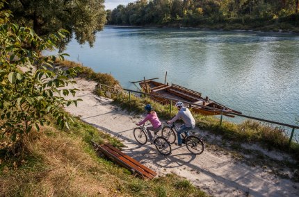 Innradweg bei Innfähre Mühldorf Innradweg bei Innfähre Mühldorf