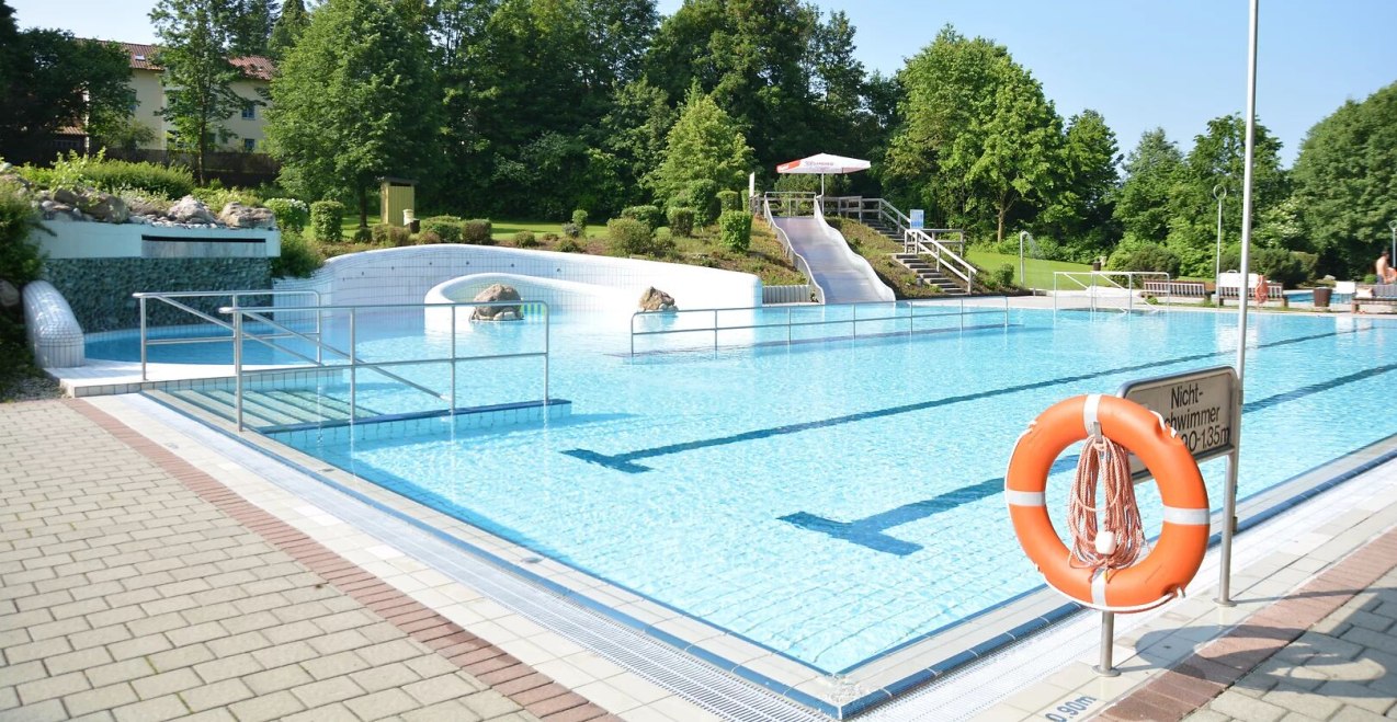 Becken im Freibad Neumarkt-St. Veit, © Stadt Neumarkt-St. Veit Becken im Freibad Neumarkt-St. Veit, © Stadt Neumarkt-St. Veit