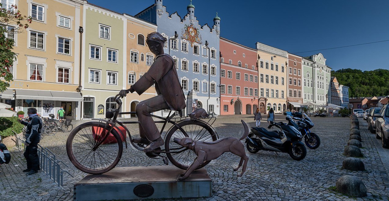 Stadtplatz Burghausen, © MOTORCYCLEPICS Stadtplatz Burghausen, © MOTORCYCLEPICS