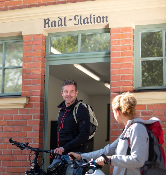 Radl-Station am Altöttinger Bahnhof, © Inn-Salzach Tourismus