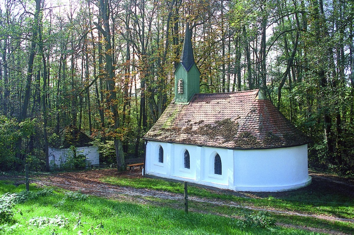 Zellbrünnl mit Kapelle bei Buchbach Zellbrünnl mit Kapelle bei Buchbach