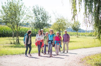 Pilger auf dem Weg nach Altötting, © Inn-Salzach Tourismus Pilger auf dem Weg nach Altötting, © Inn-Salzach Tourismus