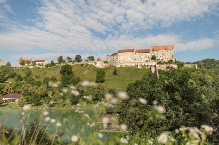 Blick auf die längste Burg der Welt in Burghausen, © Inn-Salzach Tourismus Blick auf die längste Burg der Welt in Burghausen, © Inn-Salzach Tourismus