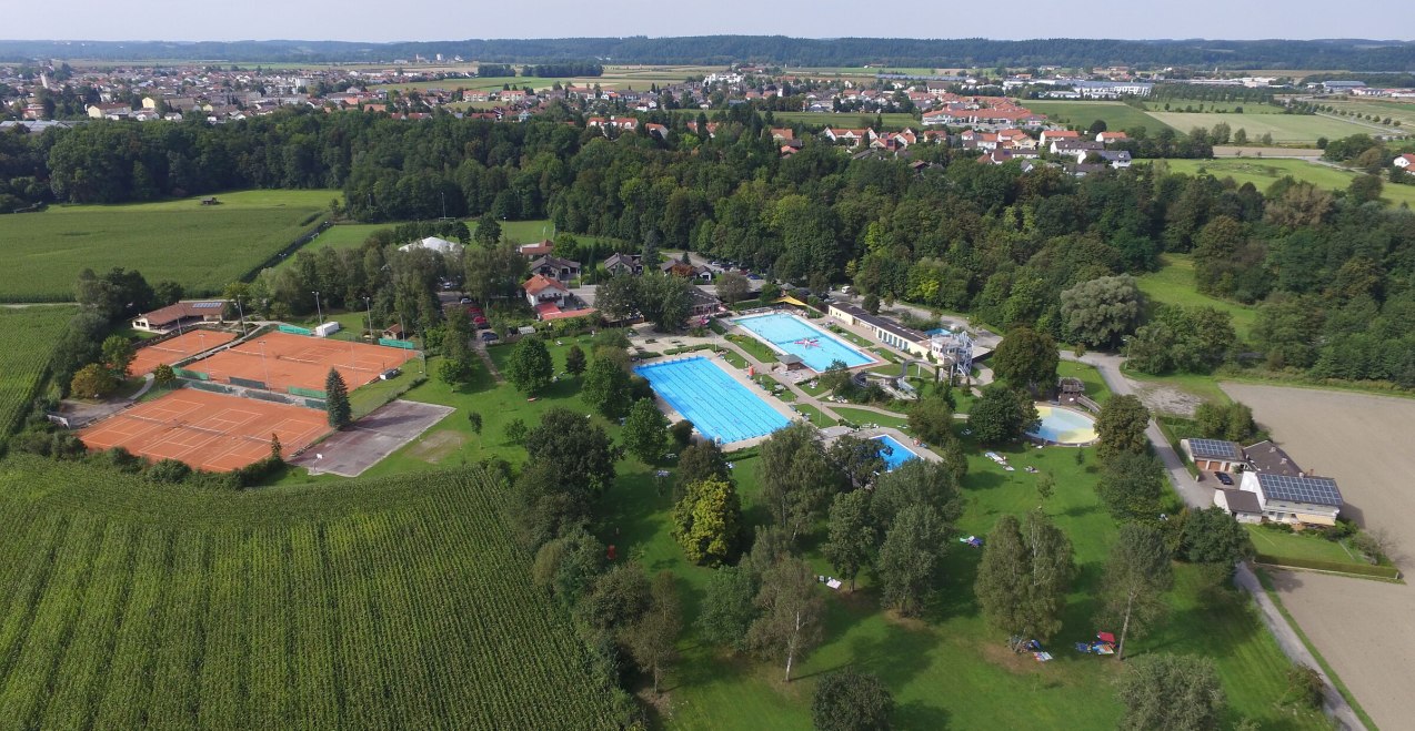 Luftaufnahme des Freibads Töging Hubmühle, © Stadt Töging Luftaufnahme des Freibads Töging Hubmühle, © Stadt Töging