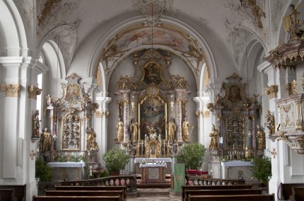 Die dreischiffige gotische Kirche Mariä Himmelfahrt im Rokokostil, © Stefan Luchs Die dreischiffige gotische Kirche Mariä Himmelfahrt im Rokokostil, © Stefan Luchs