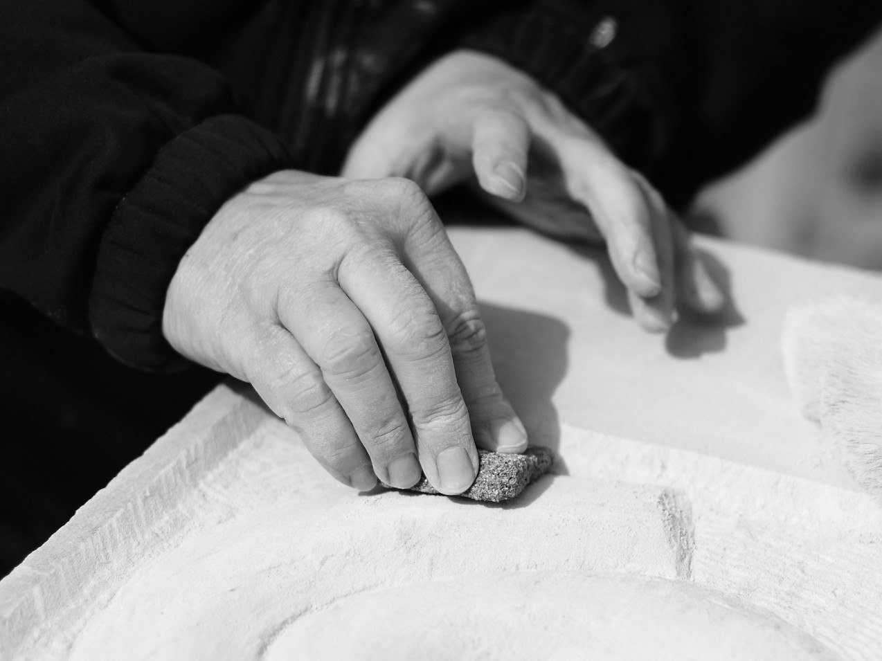 Steinbearbeitung, © Franziska Kreipl-Poller