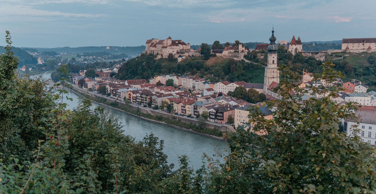 Aussichtspunkt Hochburg-Ach auf Burghausen, © Inn-Salzach Tourismus Aussichtspunkt Hochburg-Ach auf Burghausen, © Inn-Salzach Tourismus