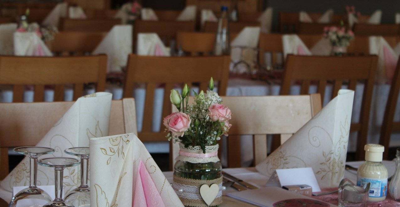 Gasthaus-Pension Willis-Sengmüller Tischdeko Gasthaus-Pension Willis-Sengmüller Tischdeko