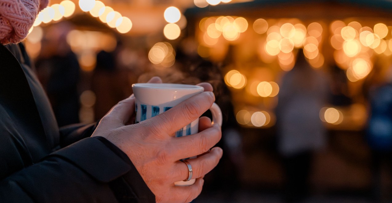 Glühwein auf dem Buchbacher Christkindlmarkt, © Inn-Salzach Tourismus Glühwein auf dem Buchbacher Christkindlmarkt, © Inn-Salzach Tourismus