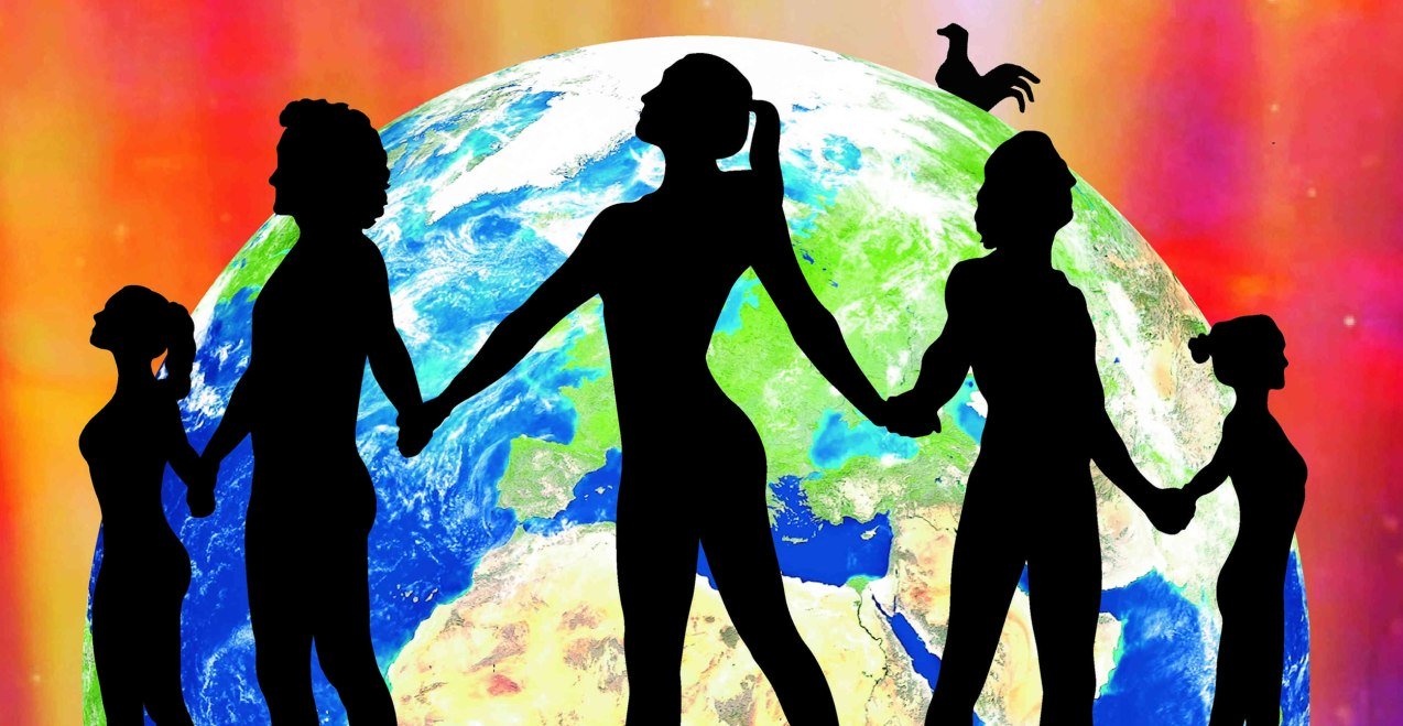 Schattenfiguren händehaltend vor der Erdkugel, © Michaela Köhler-Schaer Schattenfiguren händehaltend vor der Erdkugel, © Michaela Köhler-Schaer