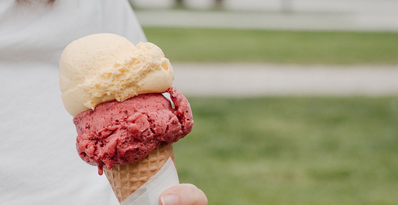 Zwei Kugeln Eis in einer Waffel, © Inn-Salzach Tourismus Zwei Kugeln Eis in einer Waffel, © Inn-Salzach Tourismus