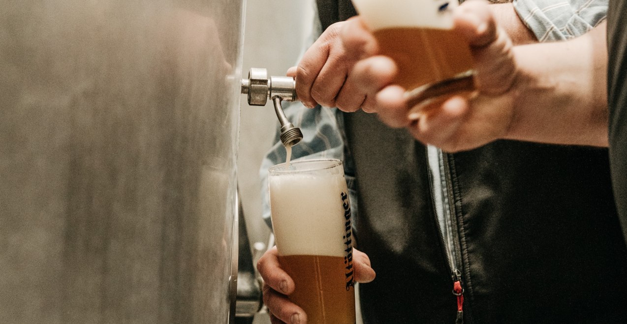 Bier zapfen am Kessel, © Inn-Salzach Tourismus Bier zapfen am Kessel, © Inn-Salzach Tourismus