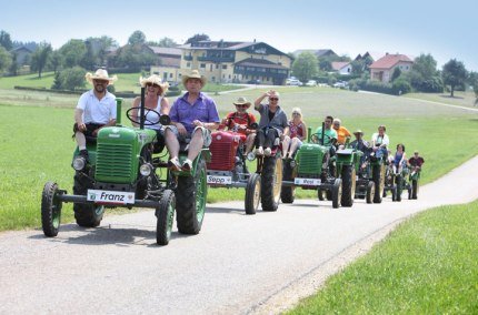 Gruppenerlebnis mit dem Traktor, © Ralf Kreuzeder Gruppenerlebnis mit dem Traktor, © Ralf Kreuzeder