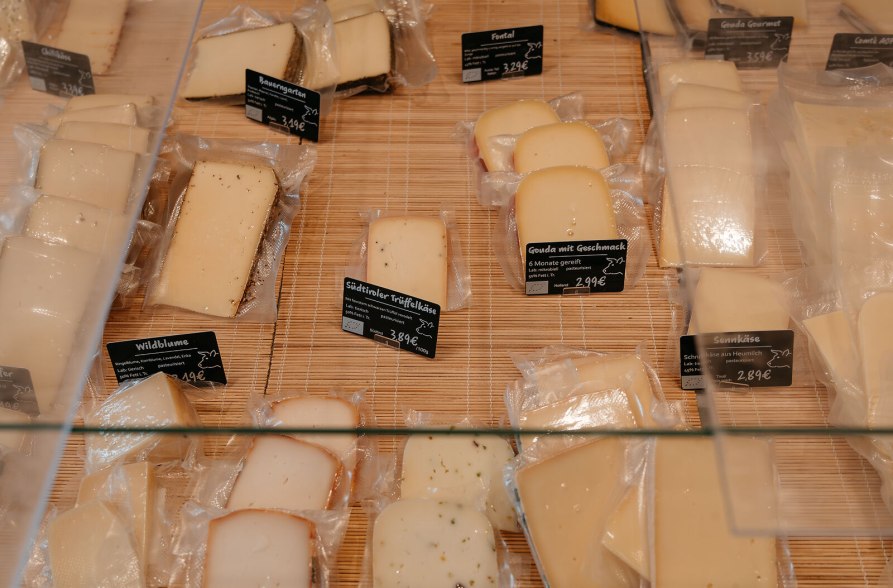 Käsesortiment Alztaler Hofmolkerei, © Inn-Salzach Tourismus