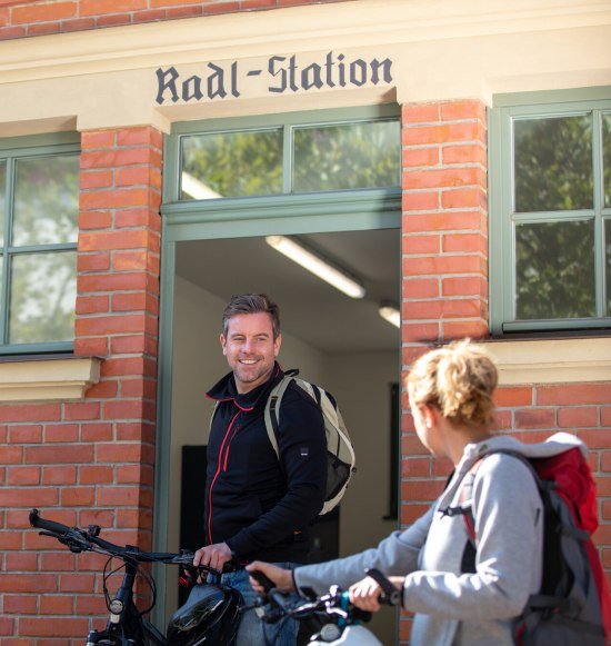 Radl-Station am Altöttinger Bahnhof, © Inn-Salzach Tourismus
