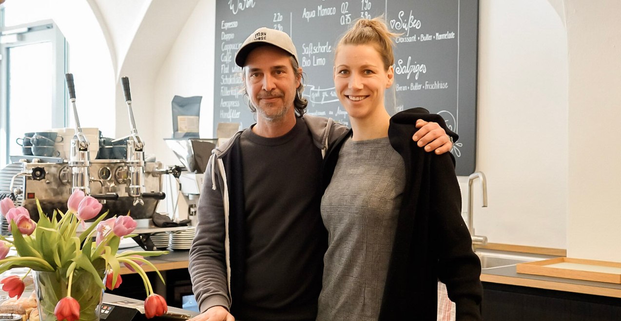 Marie Hase und Maximilian Hilber im MaxHase Kaffee M&uuml;hldorf, &copy; Inn-Salzach Tourismus