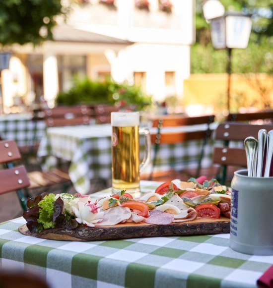 Gasthof-Schwarz_Biergarten-Detail_142 (1)