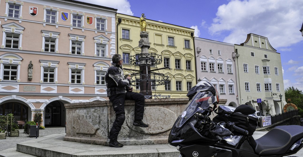 Marktplatz Kraiburg a. Inn, &copy; Andreas Wiesenzarter