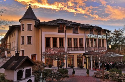 Au&szlig;enansicht Gasthof Schwarz Mehring, &copy; Gasthof Schwarz