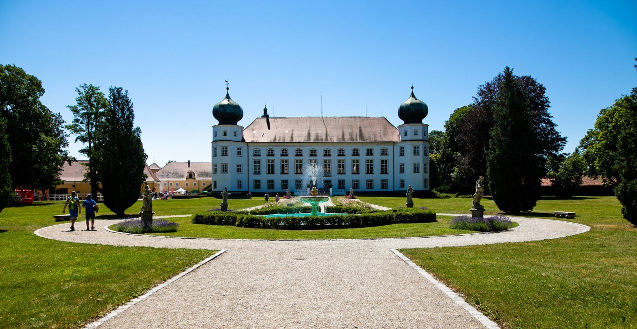 Schloss T&uuml;&szlig;ling Au&szlig;enansicht, &copy; David-Pierce Brill