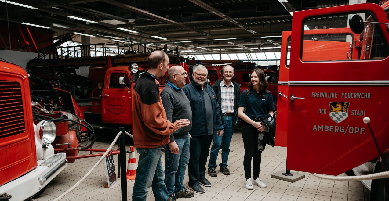Gruppe bei einer Führung im Feuerwehrmuseum Bayern, © Inn-Salzach Tourismus