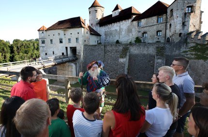Burgführung in historischen Gewändern, © Burghauser Touristik GmbH