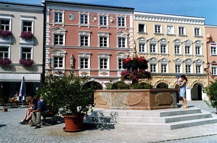 Der Marktplatz im Inn-Salzach-Stil in Kraiburg am Inn
