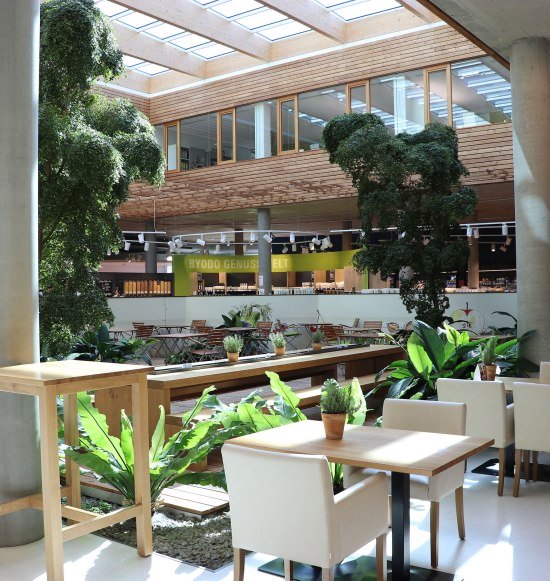 Tische und St&uuml;hle im Feinsinn M&uuml;hldorf, &copy; Feinsinn - Bioladen & Genussk&uuml;che