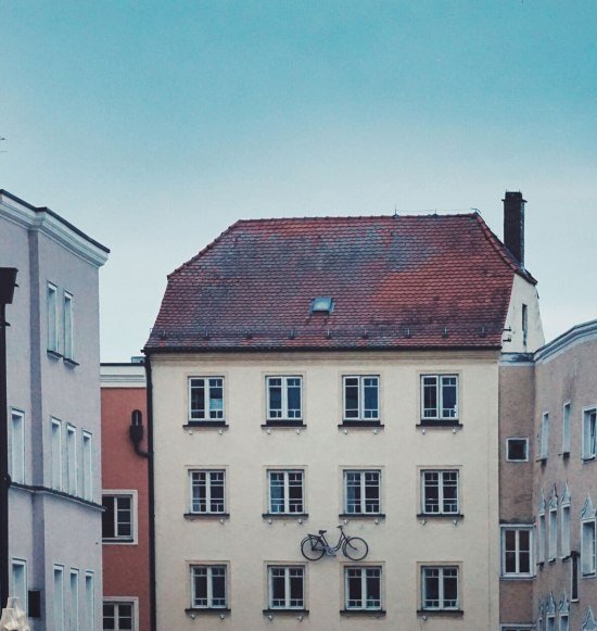Rad an der Au&szlig;enfassade des Hotels M&uuml;hldorf, &copy; Hotel M&uuml;hldorf