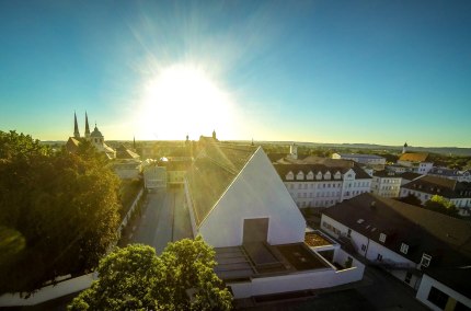 Außenansicht des Kultur + Kongress Forums in Altötting