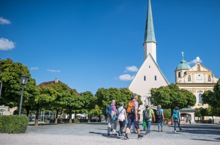 Pilger auf dem Weg in die Gnadenkapelle, © Inn-Salzach Tourismus
