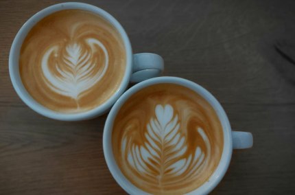 Cappuccino mit Latte Art, © CaTienda