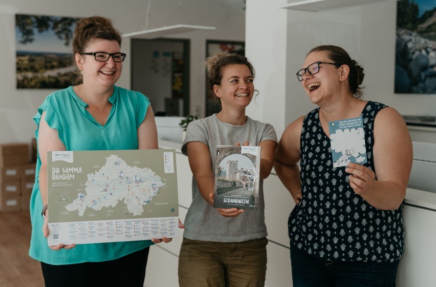 Stolze Pr&auml;sentation der neuen Brosch&uuml;re "Strawanzen", &copy; Inn-Salzach Tourismus