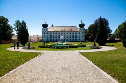 Schloss T&uuml;&szlig;ling Au&szlig;enansicht, &copy; David-Pierce Brill