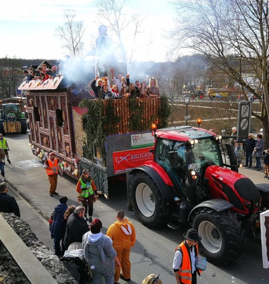 Faschingswagen des Burschenstammtischs Mehring, &copy; Inn-Salzach Tourismus