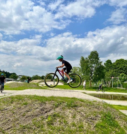 Radsportler im Bikepark Burghausen, © Stadt Burghausen