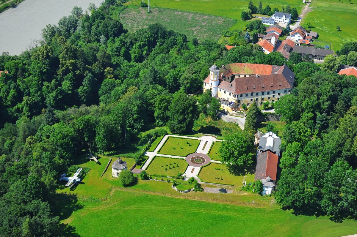 Schloss Guttenburg in Kraiburg a. Inn