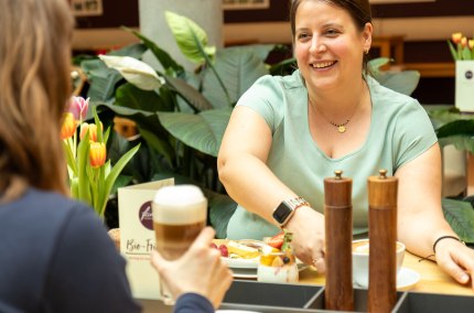 Frauen beim Frühstücken, © Feinsinn