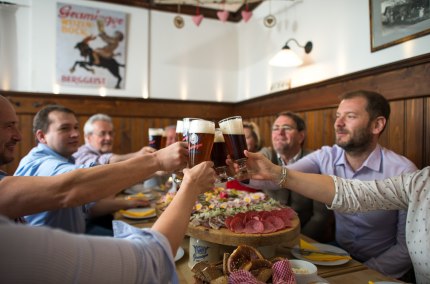 Brotzeit bei der Bier-Wallfahrt nach Altötting, © Inn-Salzach Tourismus