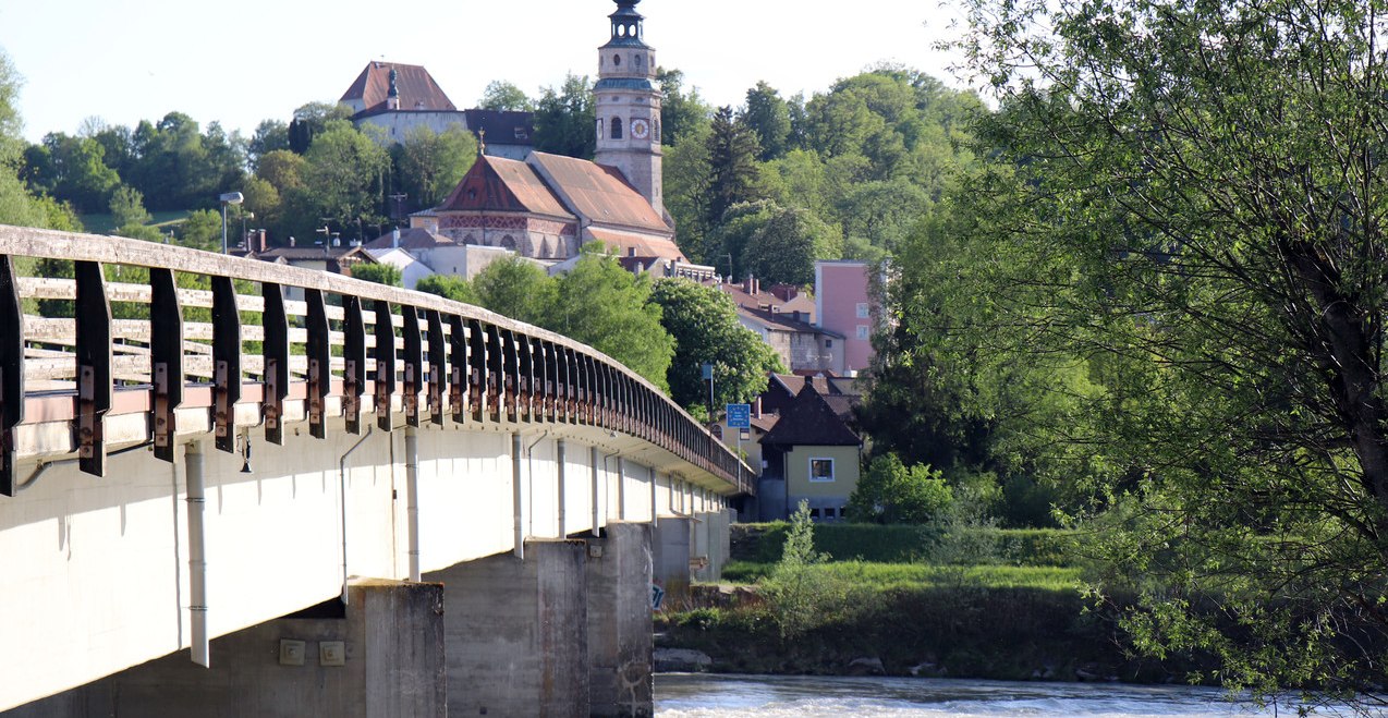 Salzachbr&uuml;cke Tittmoning mit Burg