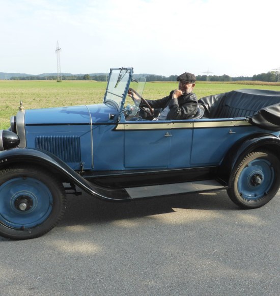 Oldtimer mit Fahrer, &copy; F. X.  Bruckner GbR